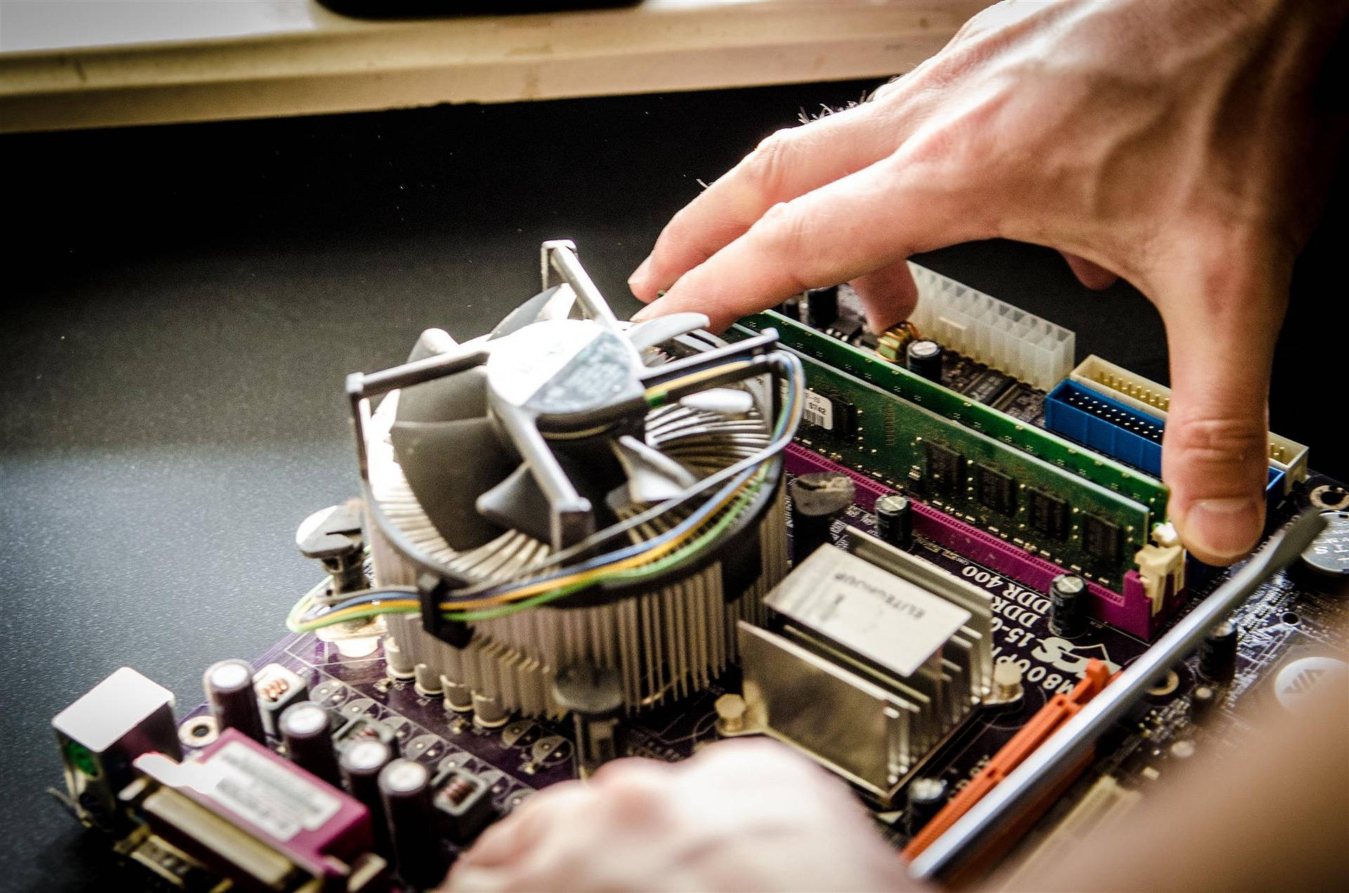 Workstation maintenance under a managed support plan in Arab